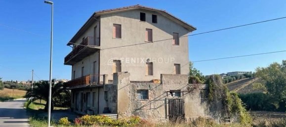 5-Zimmer Villa in Ancarano, Italy, Nr. 134681 4