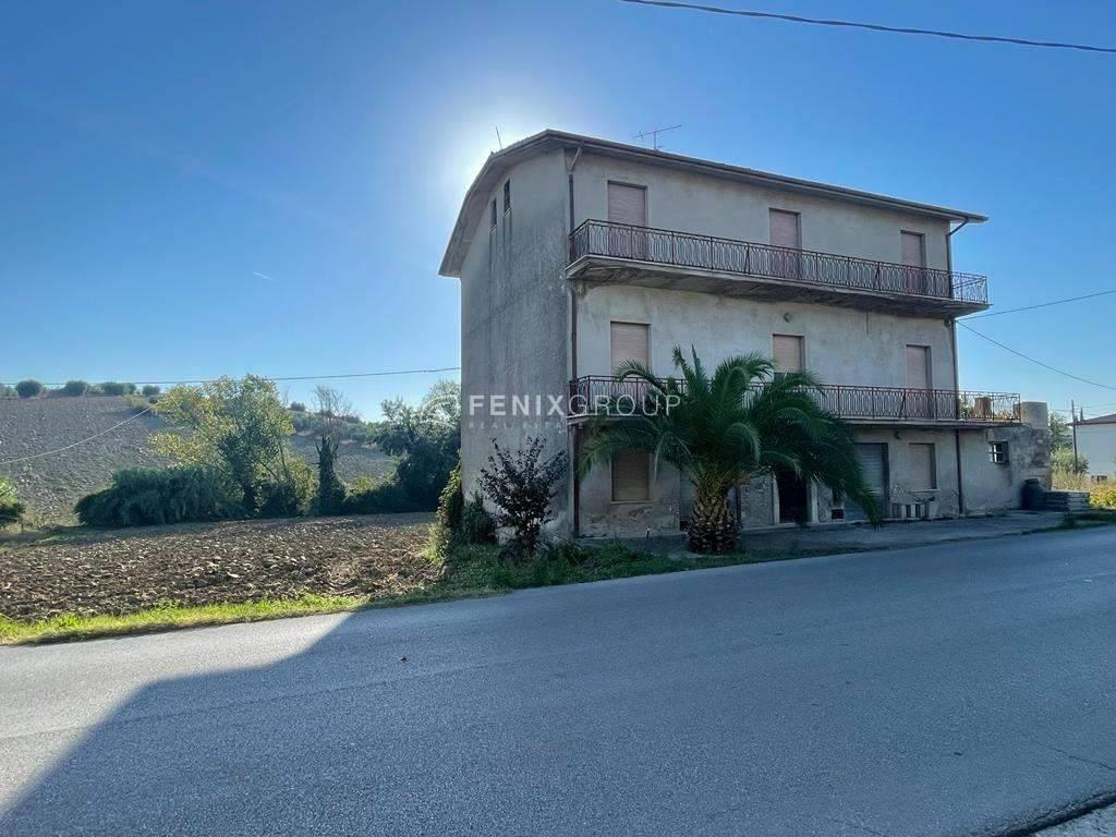 5-Zimmer Villa in Ancarano, Italy, Nr. 134681