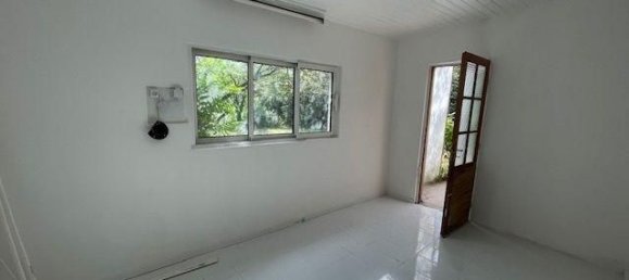 5 bedrooms House in Noyon, France No. 363610 8