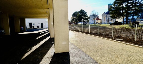 Parkplatz in Wiener Neudorf, Austria, Nr. 204958 3