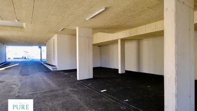 Parkplatz in Wiener Neudorf, Austria, Nr. 204958