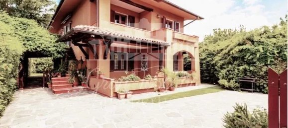 4 bedrooms Villa in Forte dei Marmi, Italy No. 304146 2