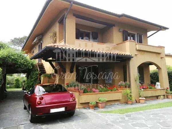 4 bedrooms Villa in Forte dei Marmi, Italy No. 304146