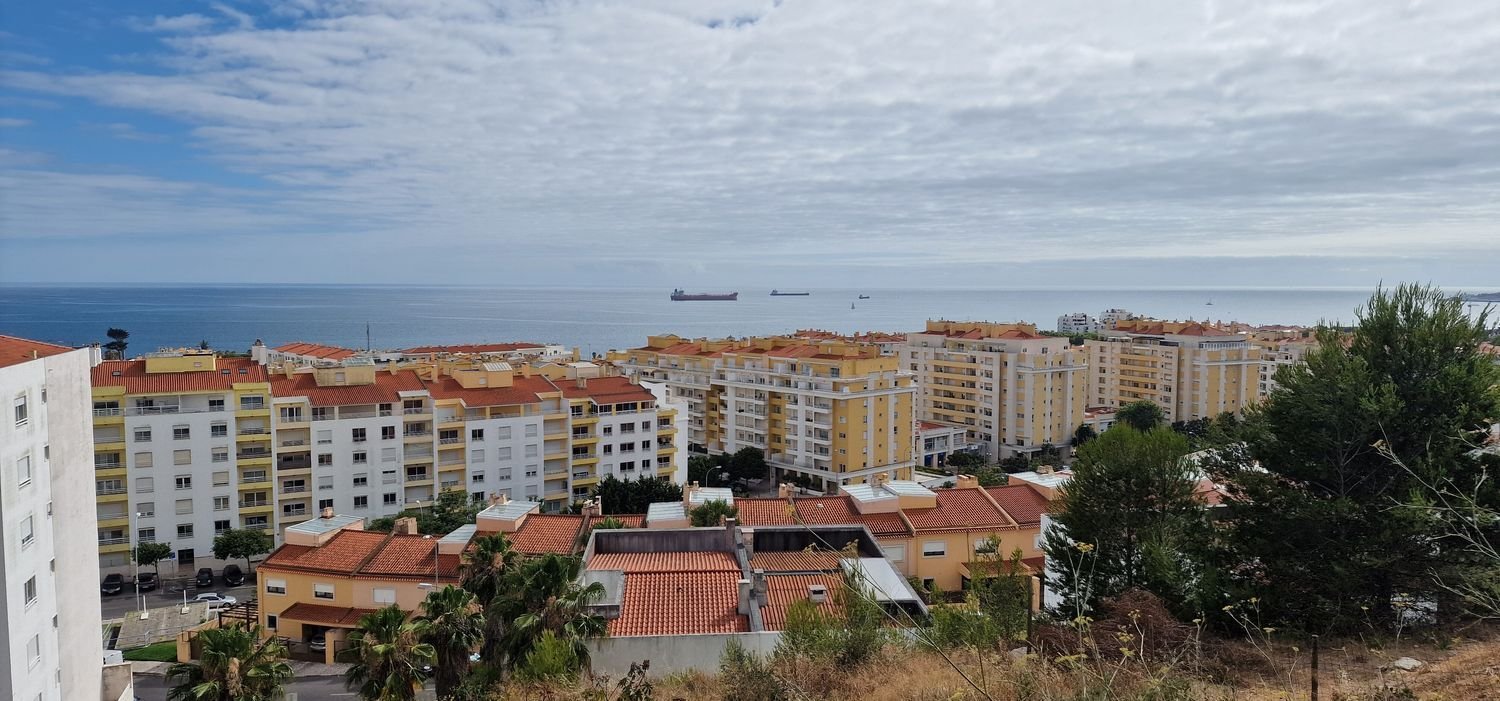  Land in Cascais, Portugal No. 235250