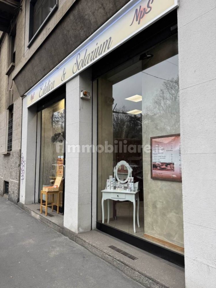 2-Zimmer Gewerbliche Immobilie in Milan, Italy, Nr. 239747