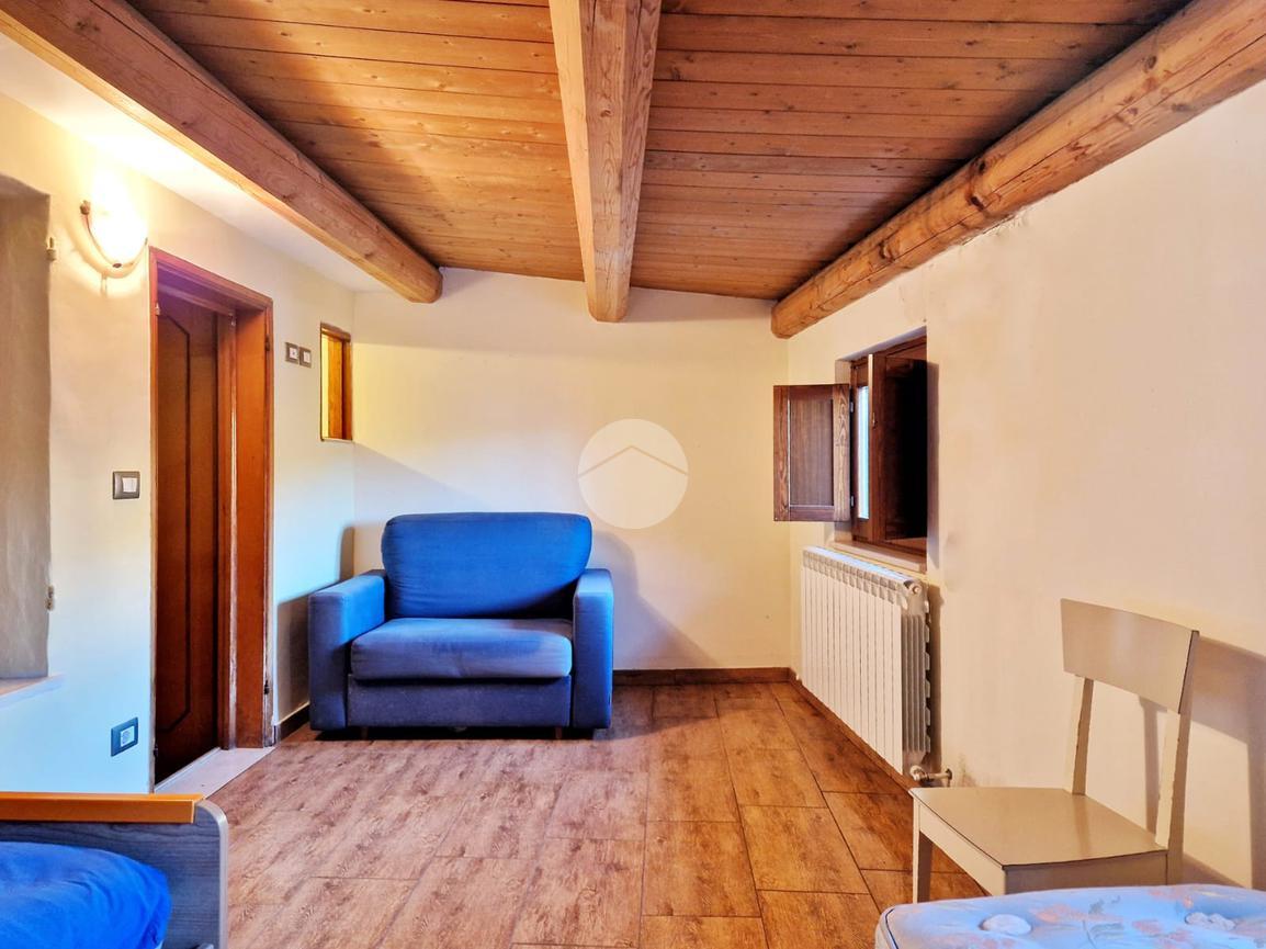 3 rooms House in Castel del Monte, Italy No. 89571