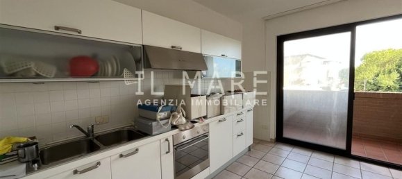 3 bedrooms Apartment in Massa, Italy No. 336518 6