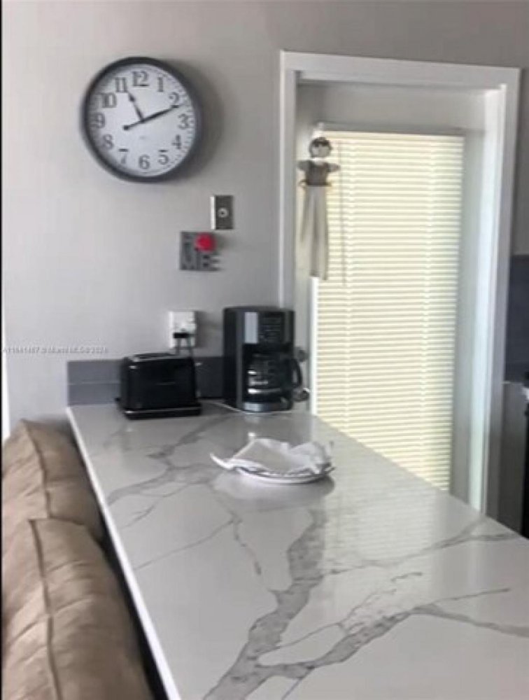 Studio in Hollywood, USA No. 389958