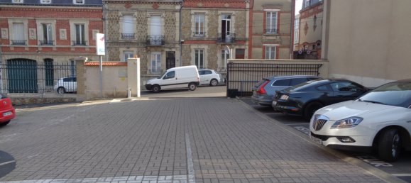 Офис 3160м² в Эперне, Франция № 88860 10