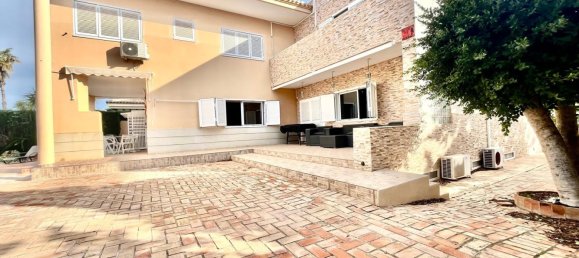 4 Schlafzimmer Villa in Torrevieja, Spanien, Nr. 364980 2