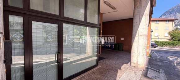 2-Zimmer Gewerbliche Immobilie in Lecco, Italy, Nr. 327112 3