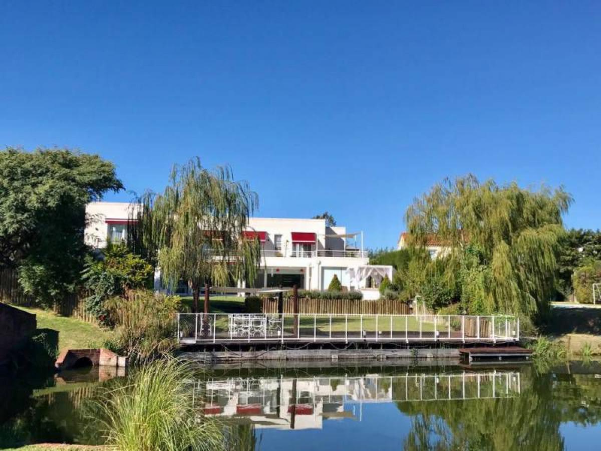 6 bedrooms House in Tigre, Argentina No. 18485