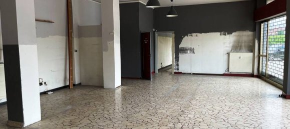 Propiedad comercial de 2 habitaciónes en Bergamo, Italy No. 110218 2