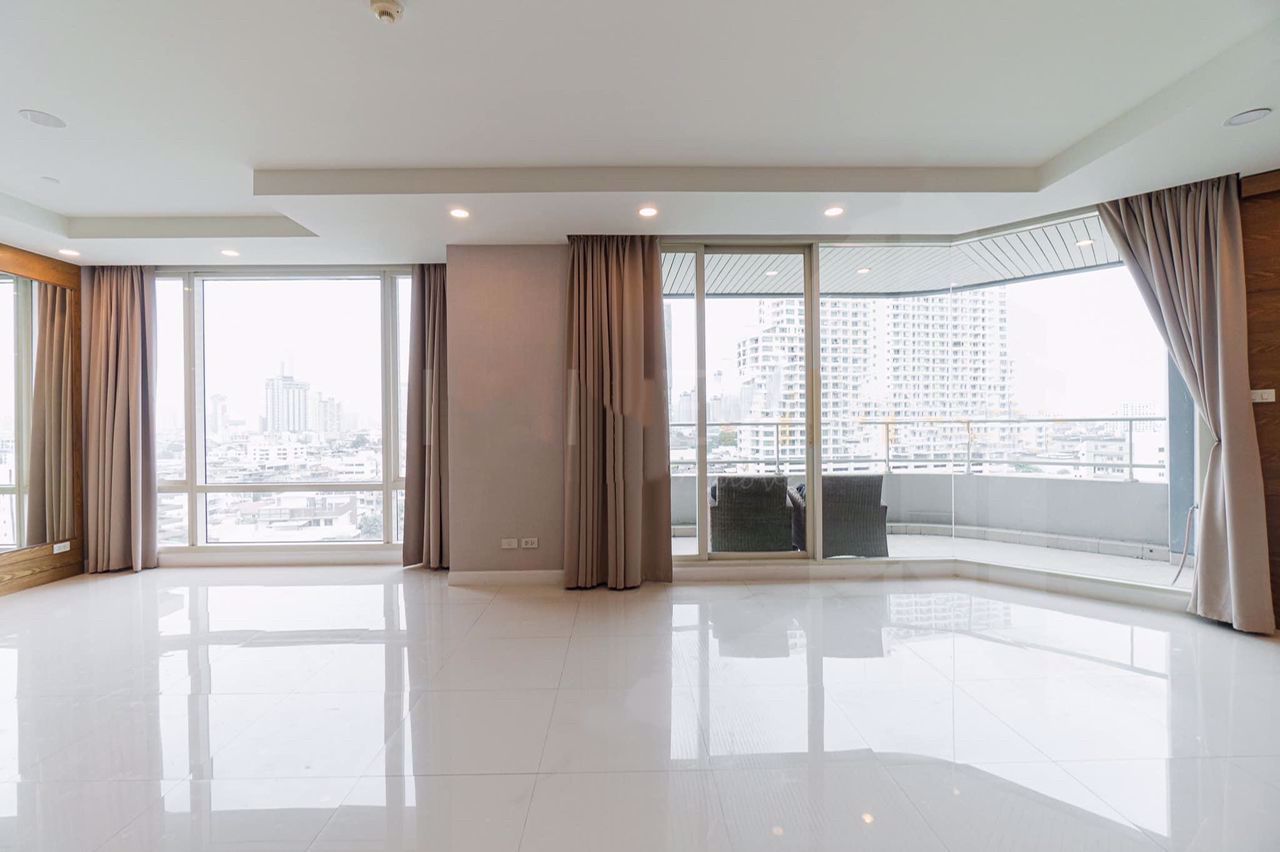 3 bedrooms Condo in Khlong San, Thailand No. 20412