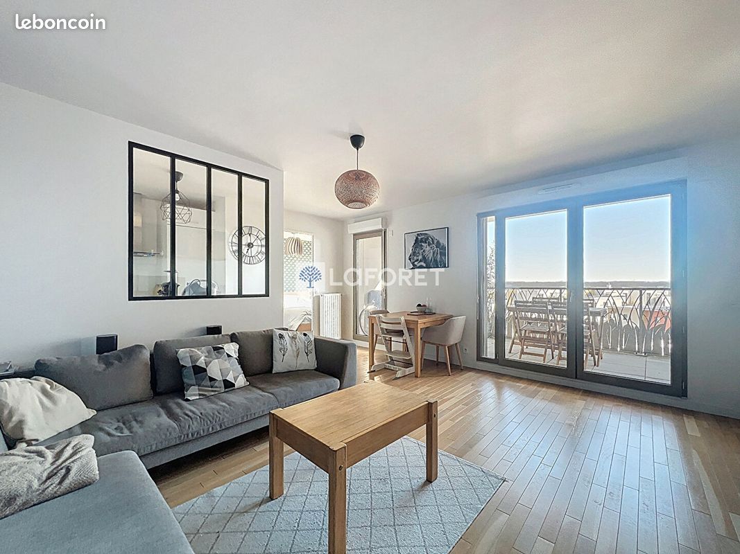 2 bedrooms Apartment in Saint-Cyr-l'Ecole, France No. 131779