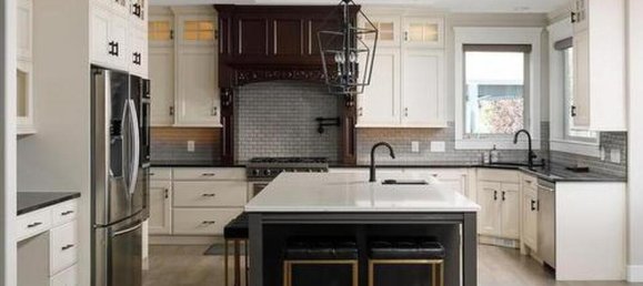 5 bedrooms House in British Columbia, Canada No. 1154 12