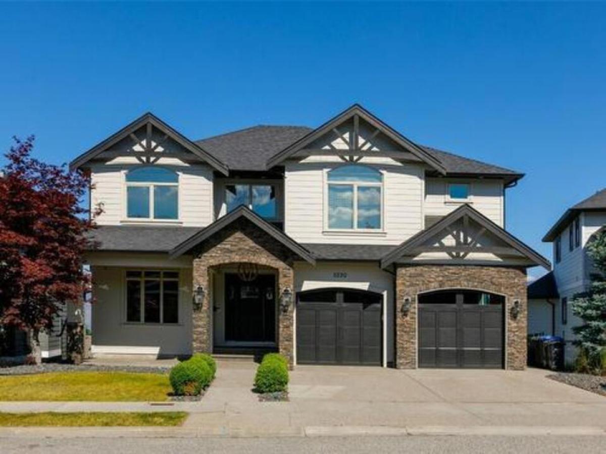 5 bedrooms House in British Columbia, Canada No. 1154