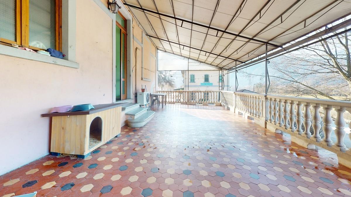 Casa de 4 dormitorios en Barga, Italy No. 230259