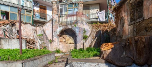 10 rooms House in Aci Catena, Italy No. 4706 24