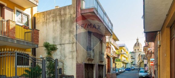 10 rooms House in Aci Catena, Italy No. 4706 2