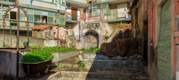 10 rooms House in Aci Catena, Italy No. 4706 7