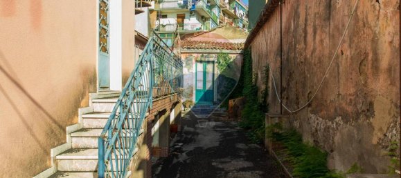 10 rooms House in Aci Catena, Italy No. 4706 4