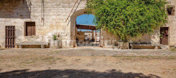 5 rooms Building in Francavilla Fontana, Italy No. 294137 4