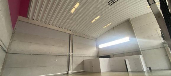 Lagerhaus in Valladolid, Spain 555m², Nr. 68685 16