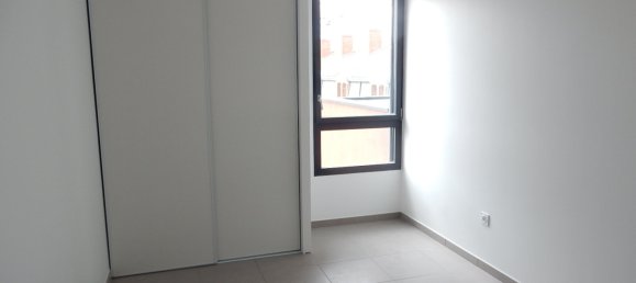 Apartamento de 2 dormitorios en Valence, France No. 200996 9