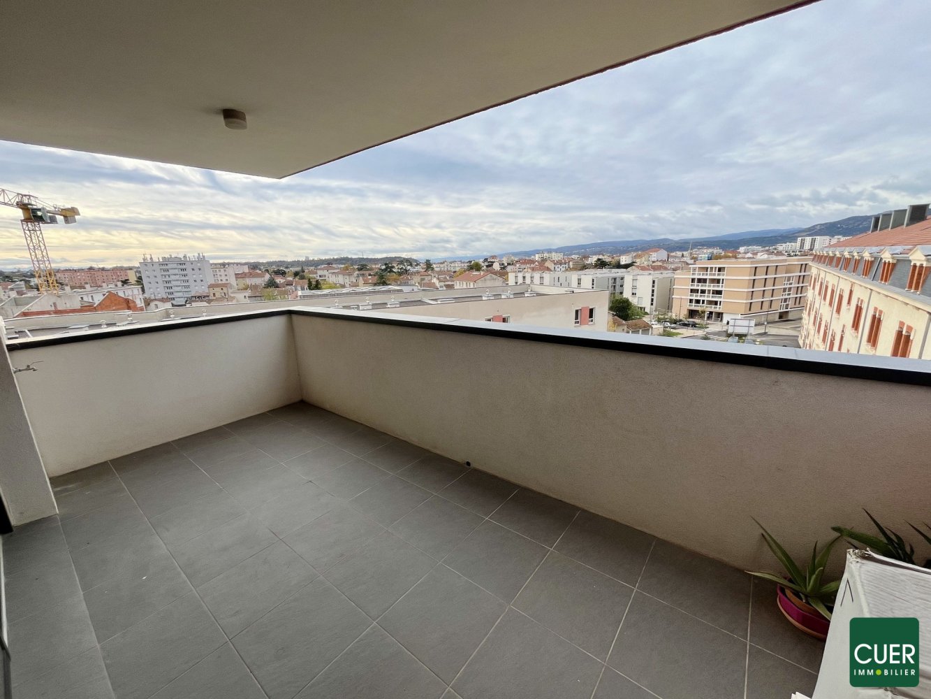 Apartamento de 2 dormitorios en Valence, France No. 200996