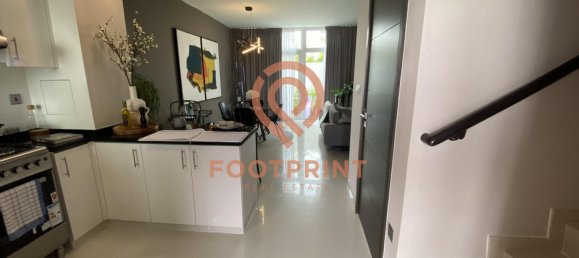 Adosado de 4 dormitorios en Dubai, UAE No. 24054 5