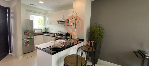 Adosado de 4 dormitorios en Dubai, UAE No. 24054 8