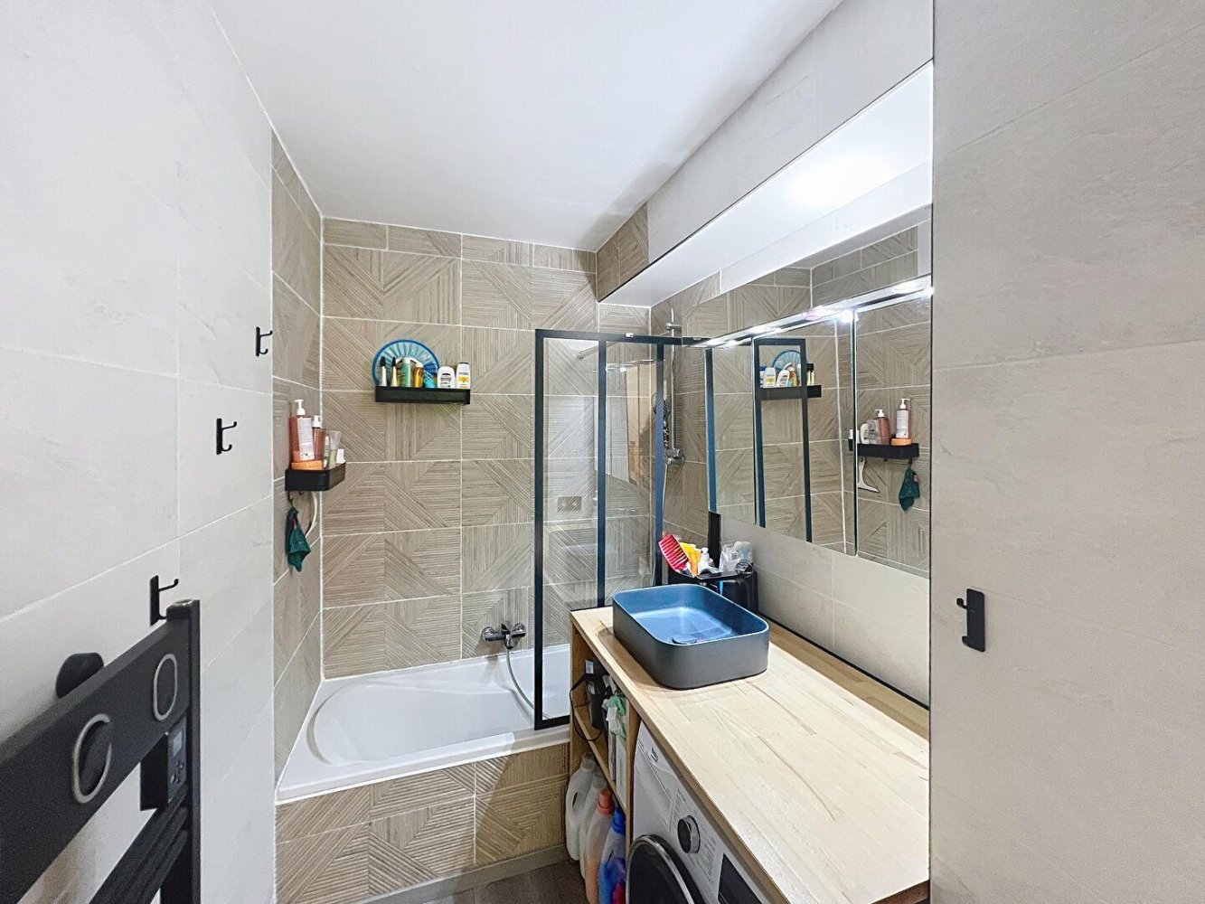 Квартира с 2 комнатами в Ментон, Франция № 354835