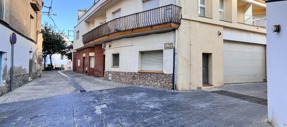 3 bedrooms House in Llanca, Spain No. 75482 76