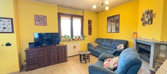 4 bedrooms House in Cameri, Italy No. 379020 2