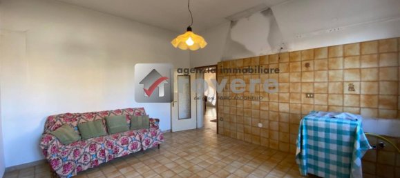 Дом с 8 комнатами в Карбонера, Италия № 136619 12