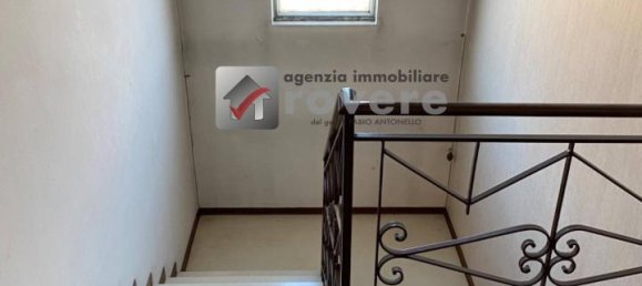 Дом с 8 комнатами в Карбонера, Италия № 136619 16