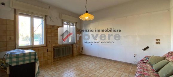 Дом с 8 комнатами в Карбонера, Италия № 136619 14