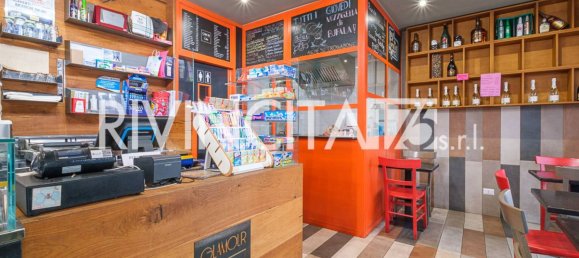 2 rooms Commercial property in Rome, Italy No. 50161 2