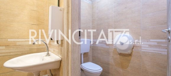 2 rooms Commercial property in Rome, Italy No. 50161 14