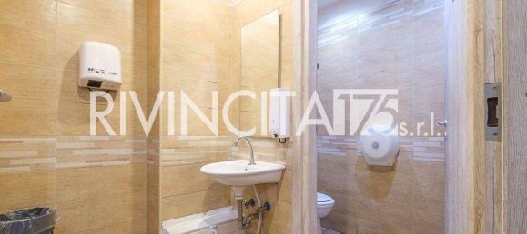 2 rooms Commercial property in Rome, Italy No. 50161 13