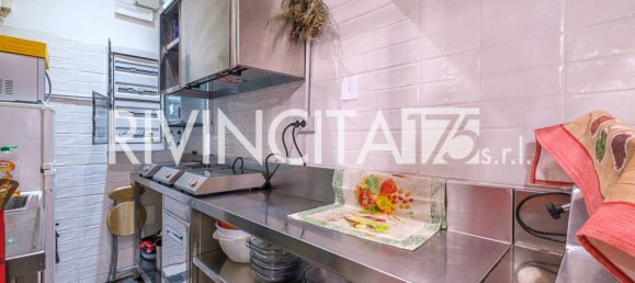 2 rooms Commercial property in Rome, Italy No. 50161 10