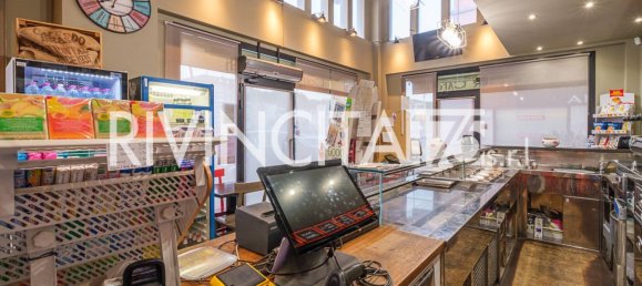 2 rooms Commercial property in Rome, Italy No. 50161 12