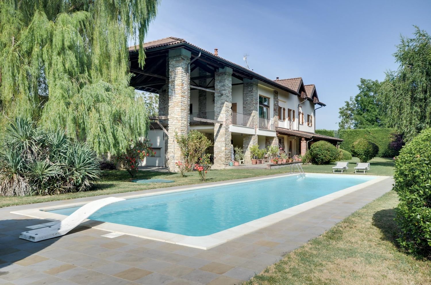 Вилла с 13 комнатами в Мелаццо, Италия № 15786