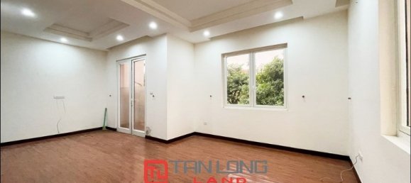 Villa de 4 dormitorios en Long Bien, Vietnam No. 591 9