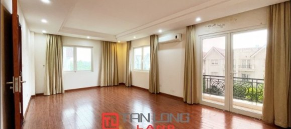 Villa de 4 dormitorios en Long Bien, Vietnam No. 591 11