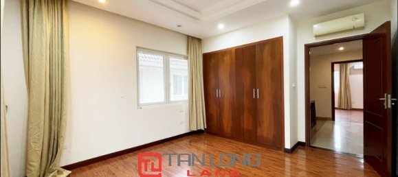 Villa de 4 dormitorios en Long Bien, Vietnam No. 591 12