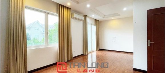 Villa de 4 dormitorios en Long Bien, Vietnam No. 591 7