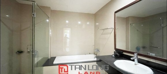 Villa de 4 dormitorios en Long Bien, Vietnam No. 591 8