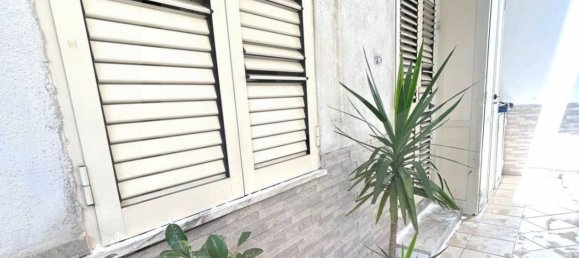 3 rooms Apartment in Naples, Italy No. 29419 3